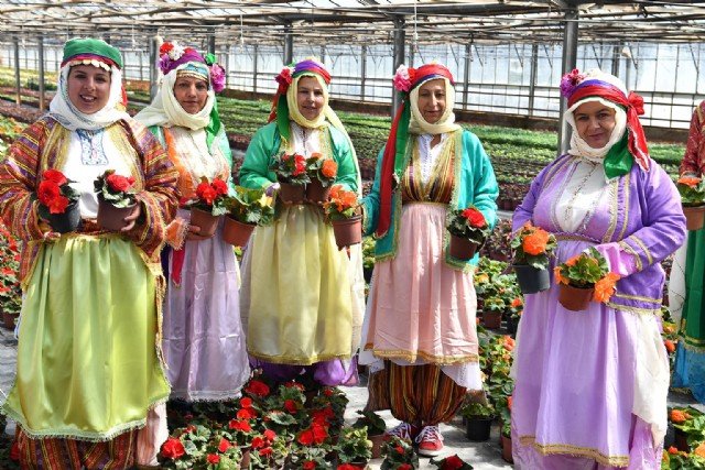 CHP�li Sertel�den yakla�an anneler g�n� �ncesi �a�r�: �i�ek�ilik sekt�r�ne acil destek sa�lans�n