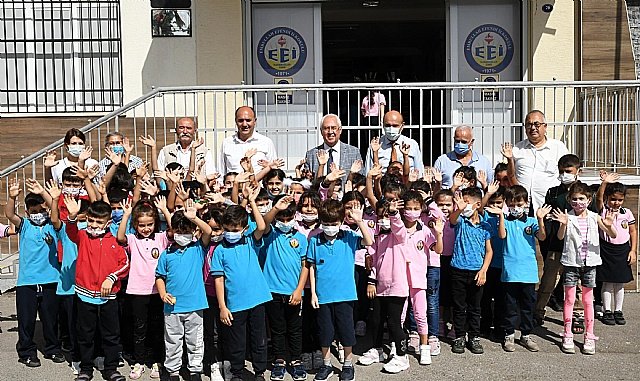 Karaba�lar'da E�itim Kart da��t�mlar� s�r�yor