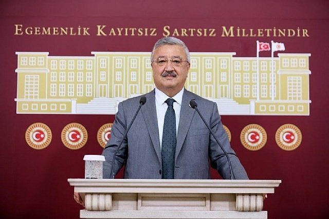AK Partili Nas�r�dan �Deprem konutlar�� raporu