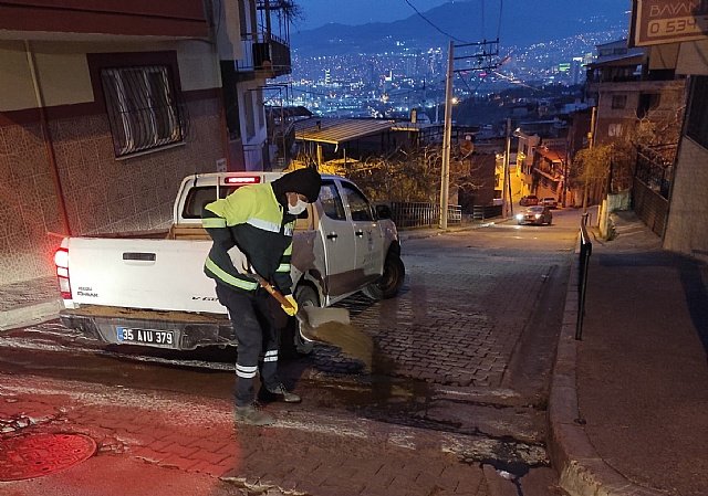 Konak Belediyesi buzlanmaya kar�� �nlem ald�
