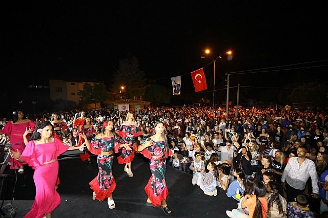 Efes Sel�uk�ta H�d�rellez Ate�i Yand�