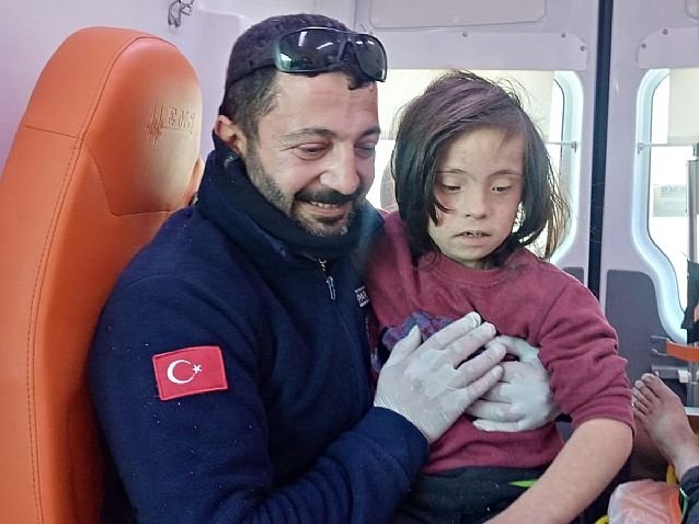 E�refpa�a Hastanesi doktorlar� Antakya�da yaral�lara �ifa oluyor